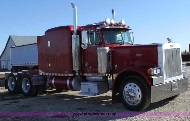 image for item B8835 2000 Peterbilt 379 semi truck