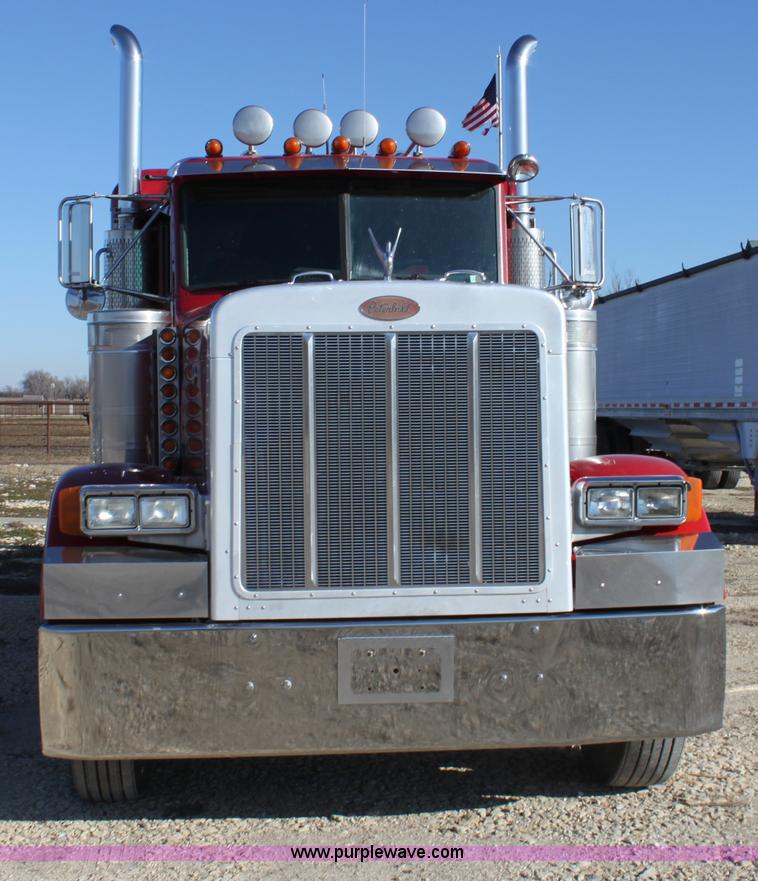 image for item B8835 2000 Peterbilt 379 semi truck