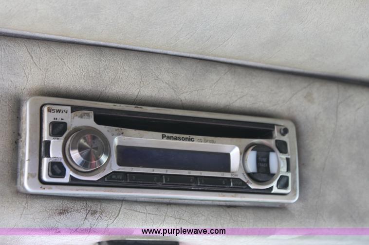 image for item B8835 2000 Peterbilt 379 semi truck