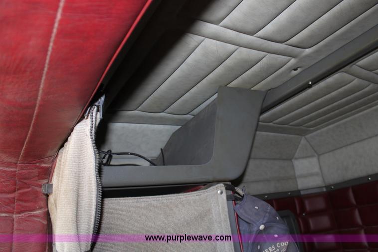 image for item B8835 2000 Peterbilt 379 semi truck