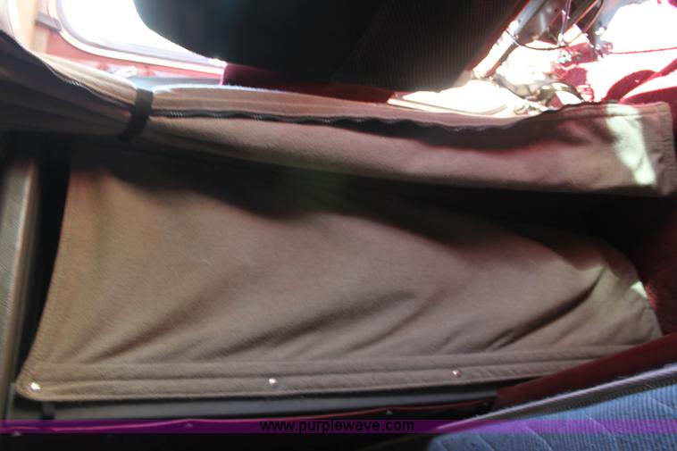 image for item B8835 2000 Peterbilt 379 semi truck