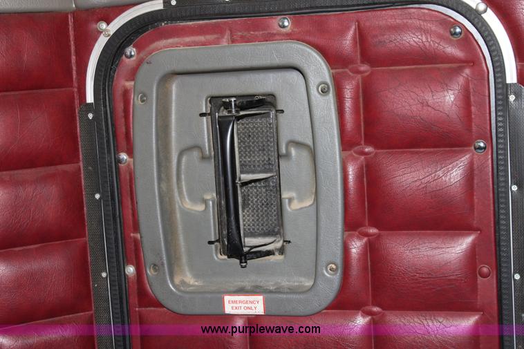 image for item B8835 2000 Peterbilt 379 semi truck