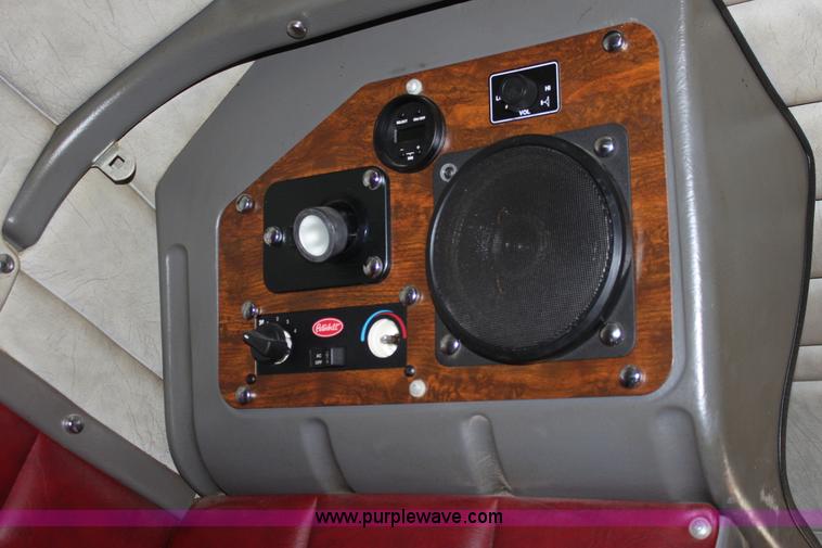 image for item B8835 2000 Peterbilt 379 semi truck