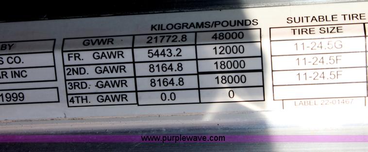 image for item B8835 2000 Peterbilt 379 semi truck