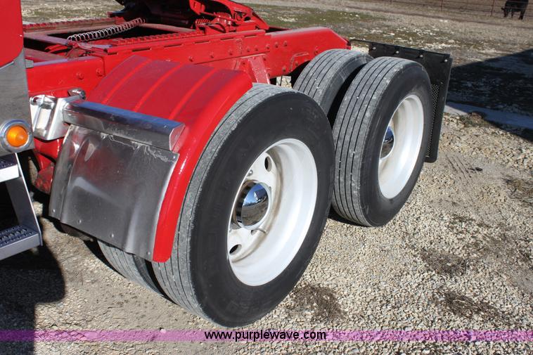 image for item B8835 2000 Peterbilt 379 semi truck