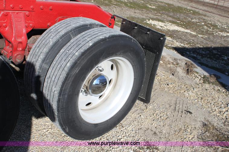 image for item B8835 2000 Peterbilt 379 semi truck