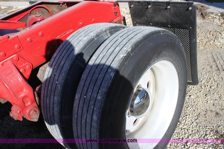 image for item B8835 2000 Peterbilt 379 semi truck