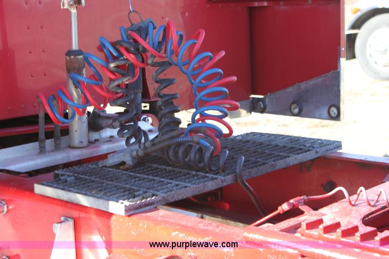 image for item B8835 2000 Peterbilt 379 semi truck