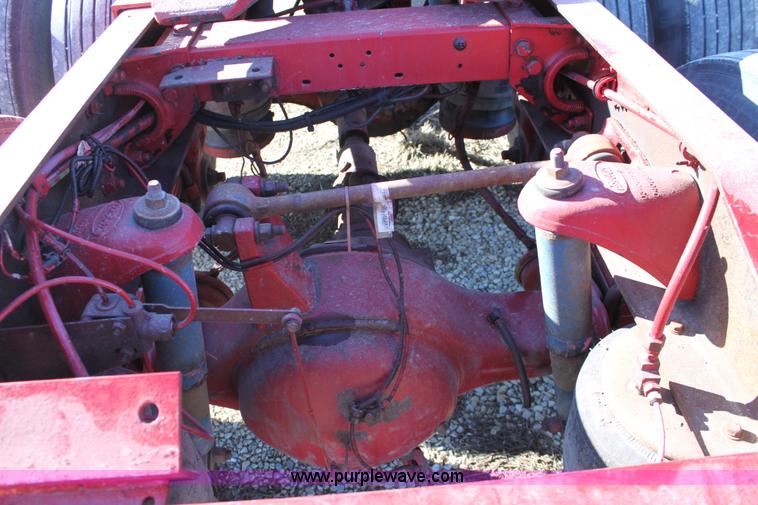 image for item B8835 2000 Peterbilt 379 semi truck