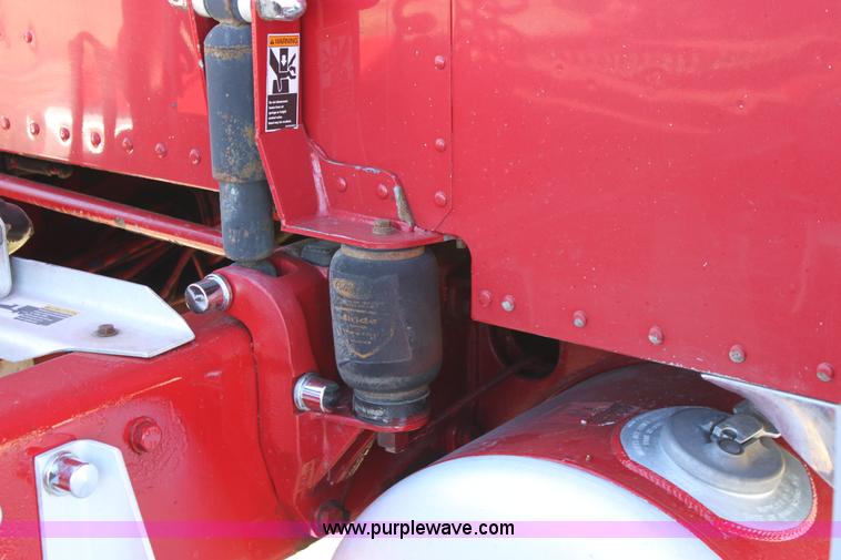 image for item B8835 2000 Peterbilt 379 semi truck