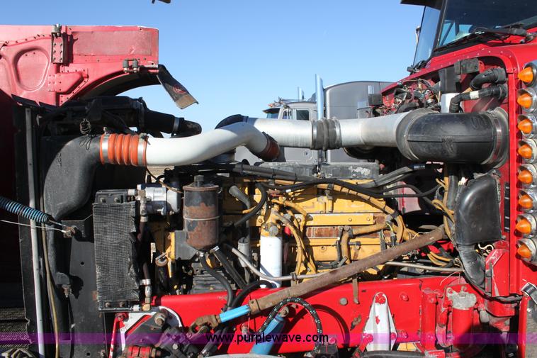 image for item B8835 2000 Peterbilt 379 semi truck