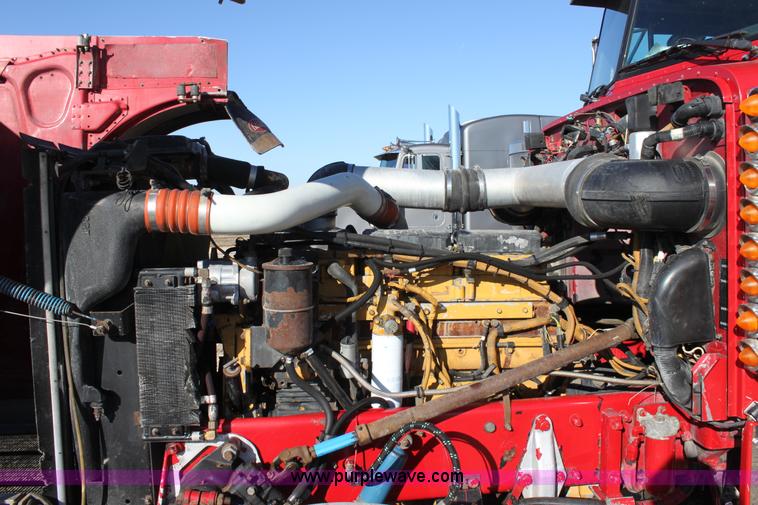 image for item B8835 2000 Peterbilt 379 semi truck