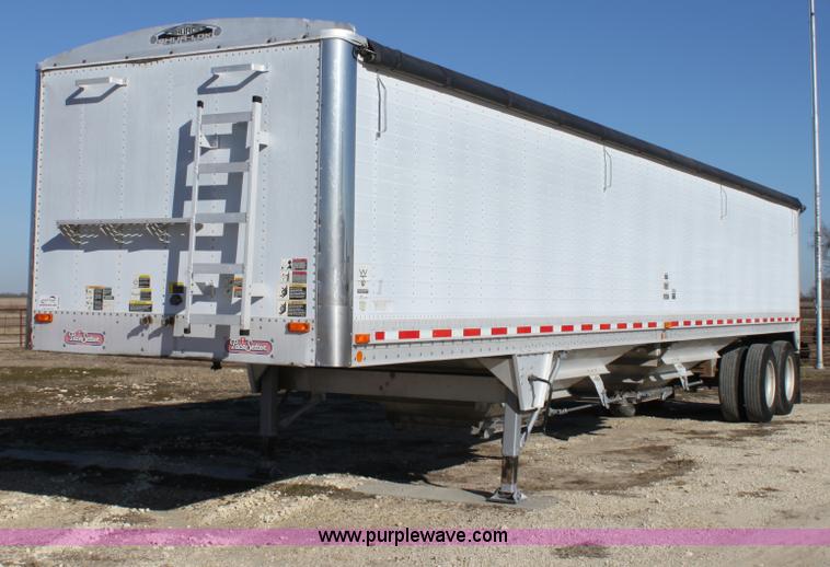 image for item B8836 1999 Wilson 43' grain trailer