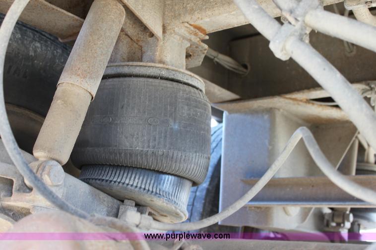 image for item B8836 1999 Wilson 43' grain trailer