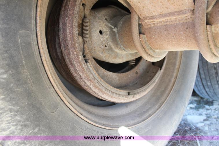 image for item B8836 1999 Wilson 43' grain trailer