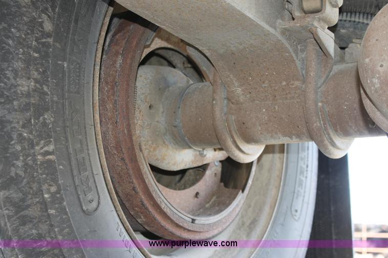 image for item B8836 1999 Wilson 43' grain trailer