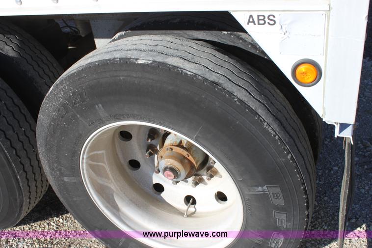 image for item B8836 1999 Wilson 43' grain trailer