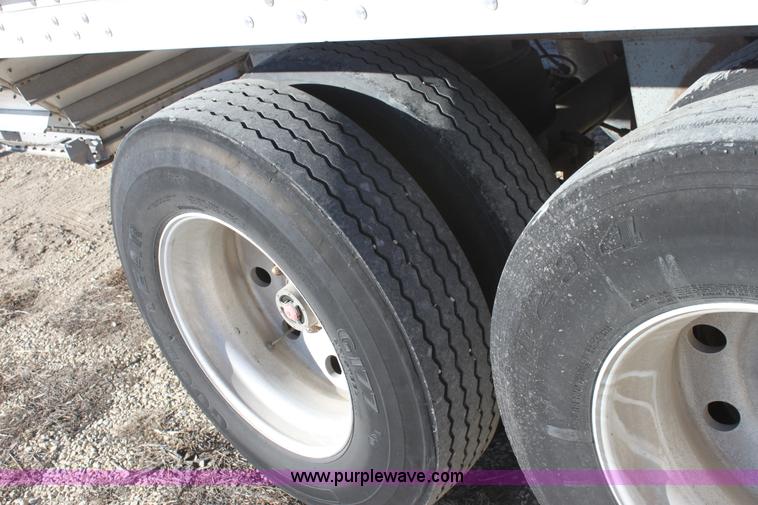 image for item B8836 1999 Wilson 43' grain trailer