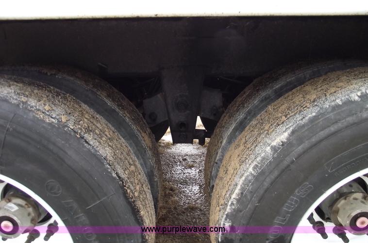 image for item C5955 2009 Maurer 36' hopper trailer