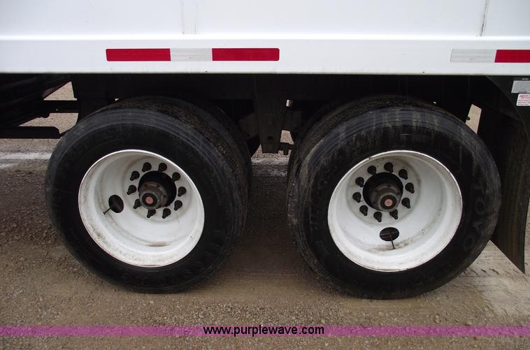 image for item C5956 2009 Maurer 36' hopper trailer