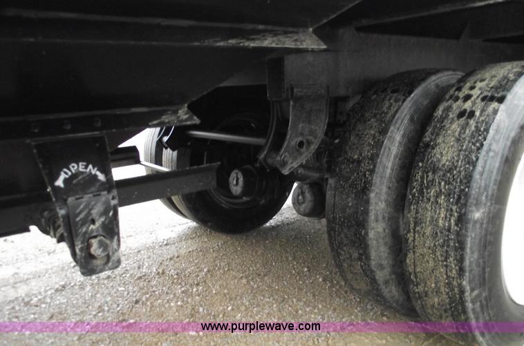 image for item C5956 2009 Maurer 36' hopper trailer