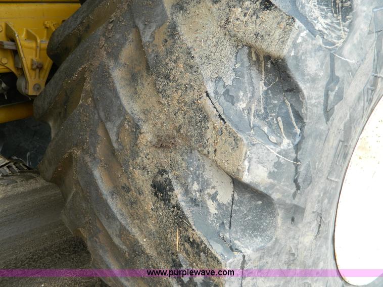 image for item D8672 1997 Ag-Chem TerraGator 1844 self propelled sprayer