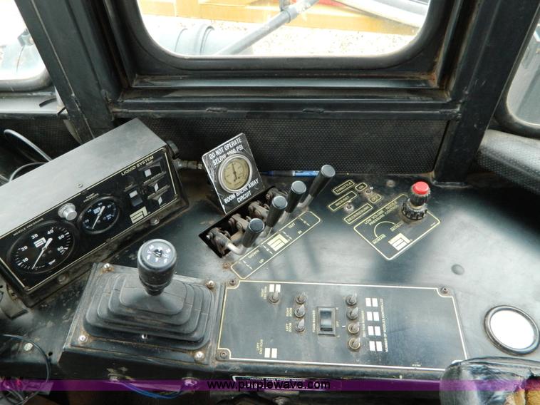 image for item D8672 1997 Ag-Chem TerraGator 1844 self propelled sprayer