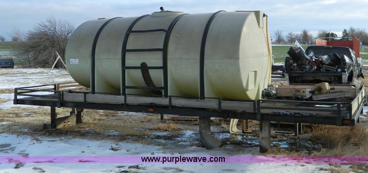 image for item D8673 2,550 gallon poly tank