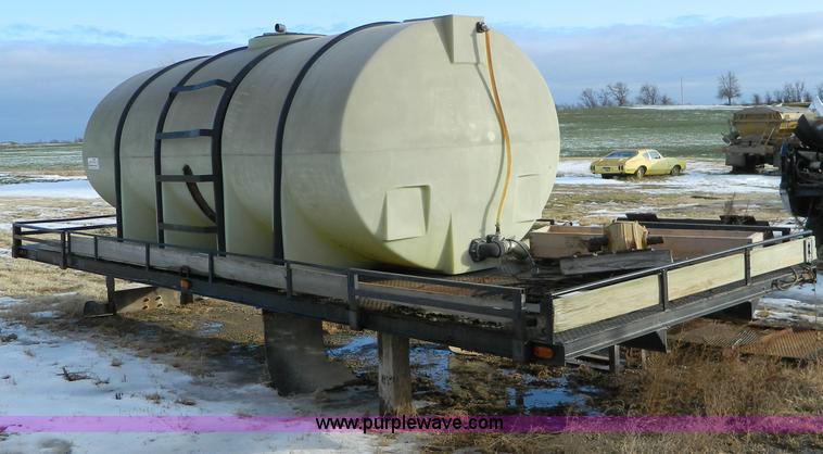 image for item D8673 2,550 gallon poly tank