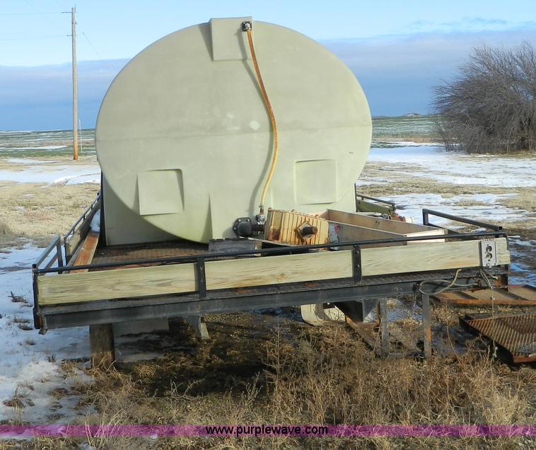 image for item D8673 2,550 gallon poly tank