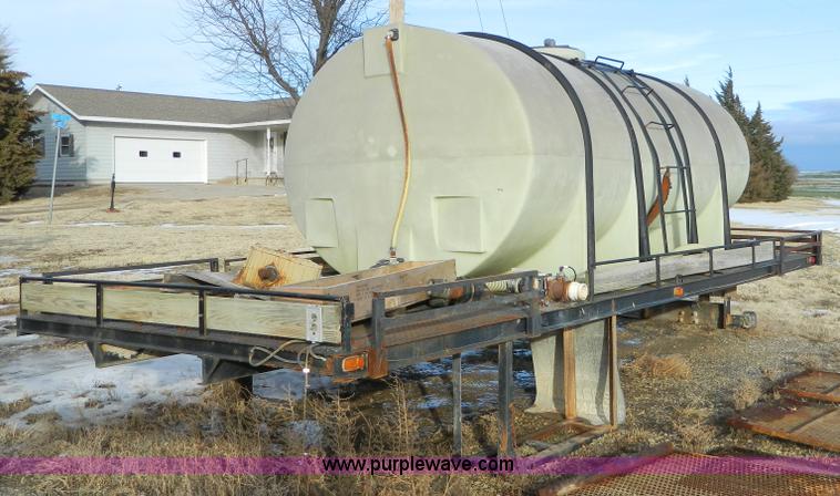 image for item D8673 2,550 gallon poly tank