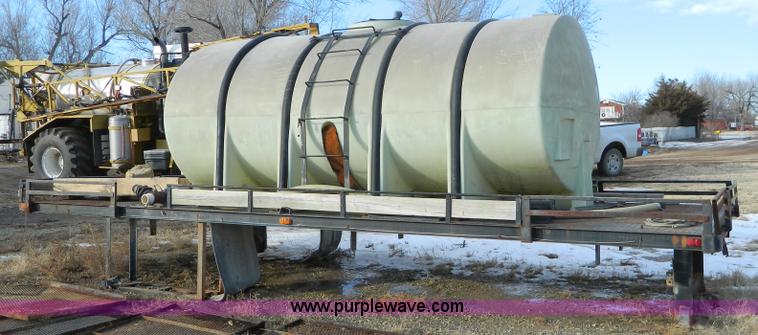 image for item D8673 2,550 gallon poly tank