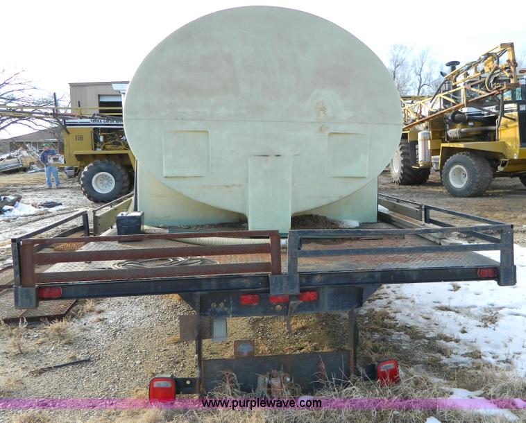 image for item D8673 2,550 gallon poly tank