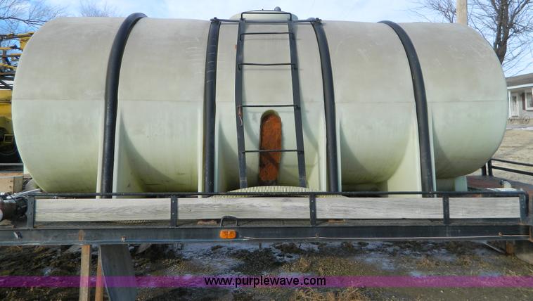 image for item D8673 2,550 gallon poly tank