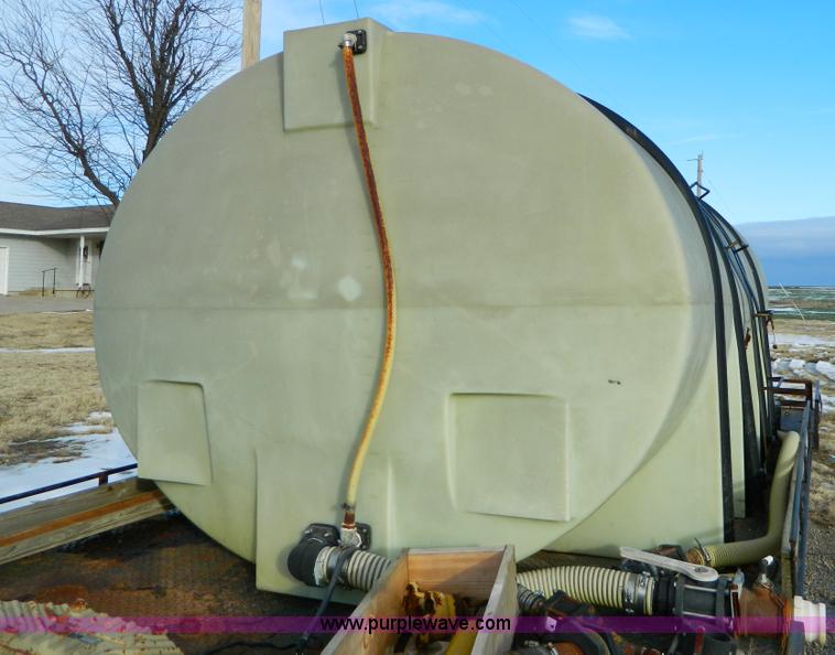 image for item D8673 2,550 gallon poly tank
