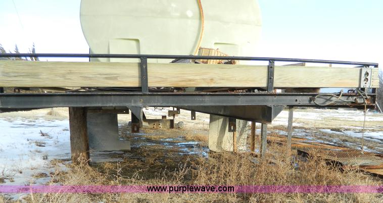 image for item D8673 2,550 gallon poly tank