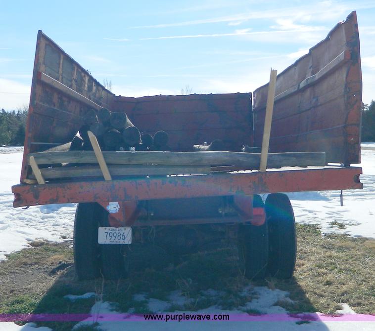 image for item D8683 1967 Ford F600 dump truck