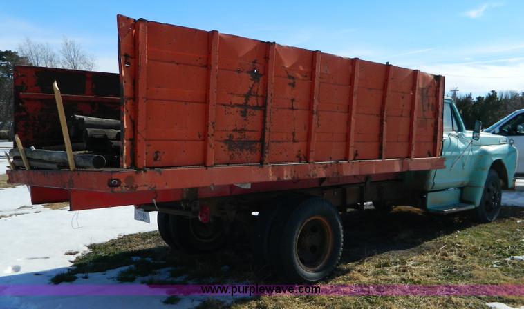 image for item D8683 1967 Ford F600 dump truck