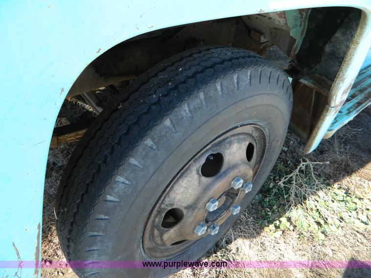 image for item D8683 1967 Ford F600 dump truck