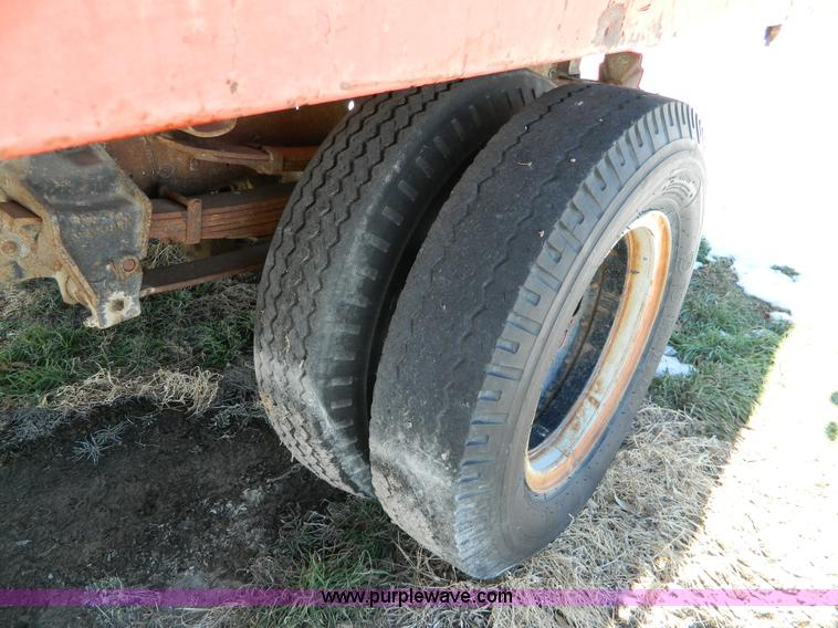 image for item D8683 1967 Ford F600 dump truck