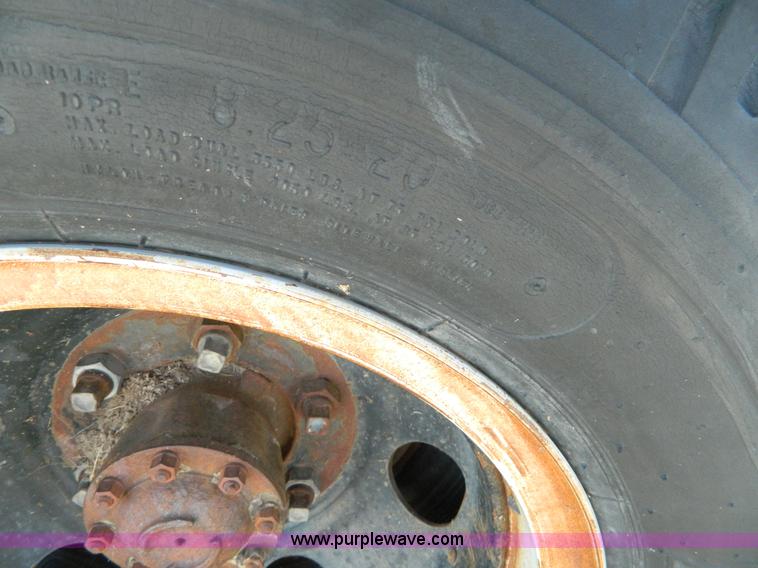 image for item D8683 1967 Ford F600 dump truck