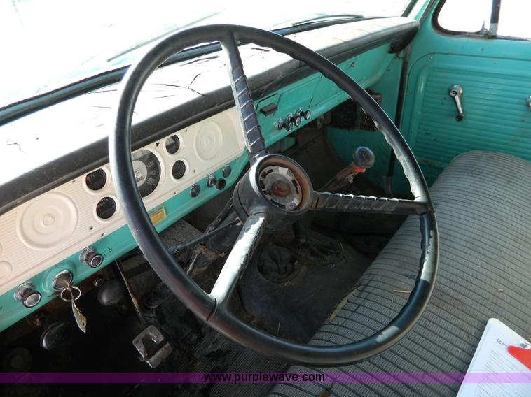 image for item D8683 1967 Ford F600 dump truck