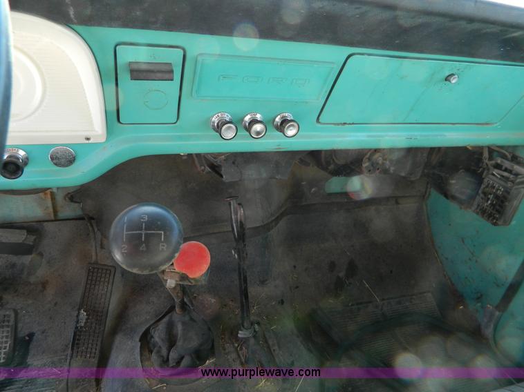 image for item D8683 1967 Ford F600 dump truck