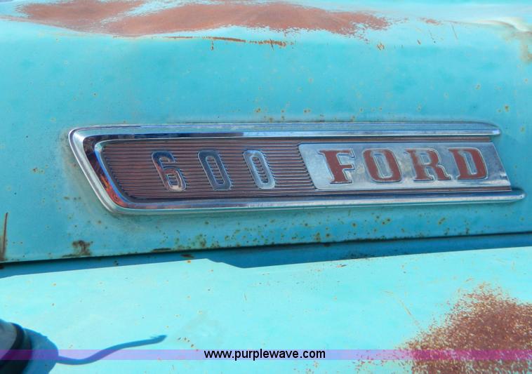 image for item D8683 1967 Ford F600 dump truck