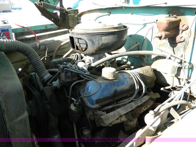 image for item D8683 1967 Ford F600 dump truck