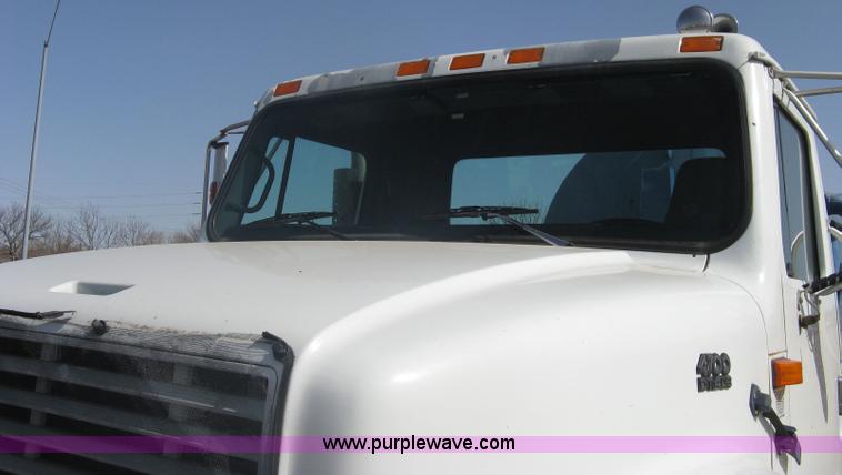image for item A6075 1995 International 4700 vacuum truck
