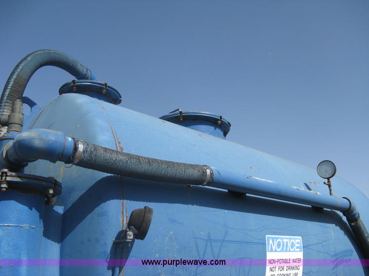 image for item A6075 1995 International 4700 vacuum truck