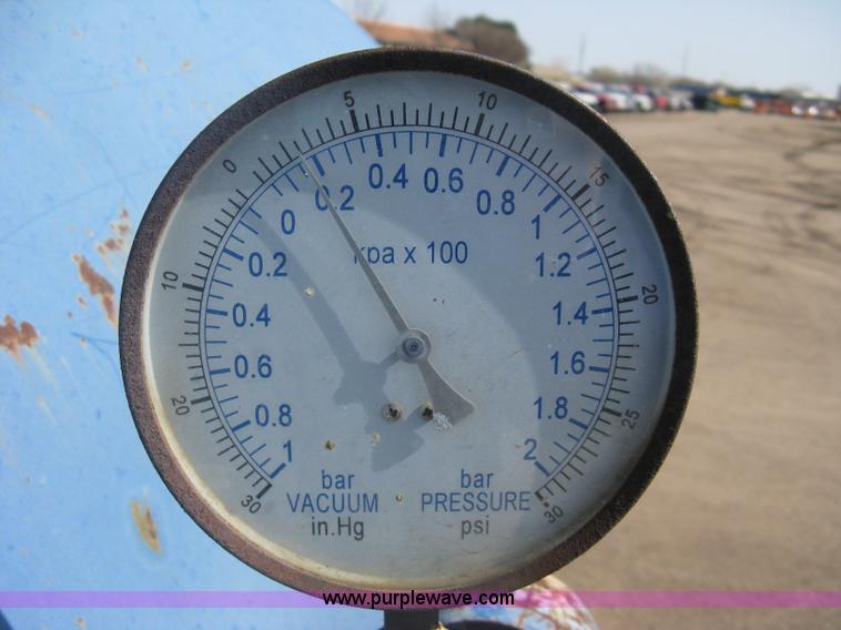 image for item A6075 1995 International 4700 vacuum truck