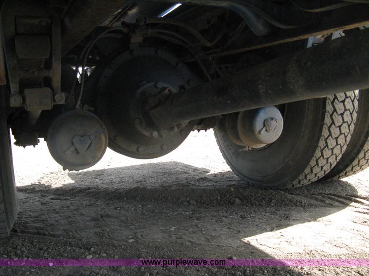 image for item A6075 1995 International 4700 vacuum truck