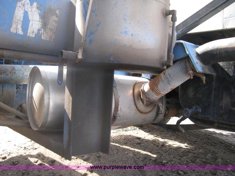 image for item A6075 1995 International 4700 vacuum truck